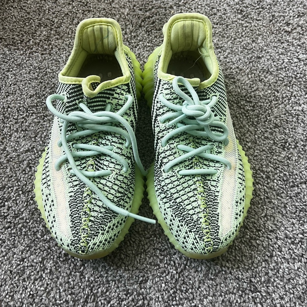 Yeezy boost 350 size 4
